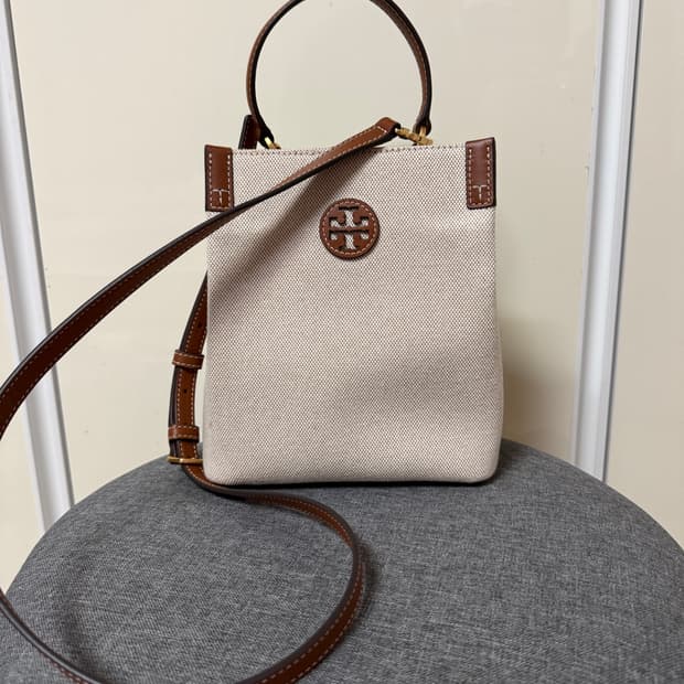 토리버치 캔버스 버킷백 새상품