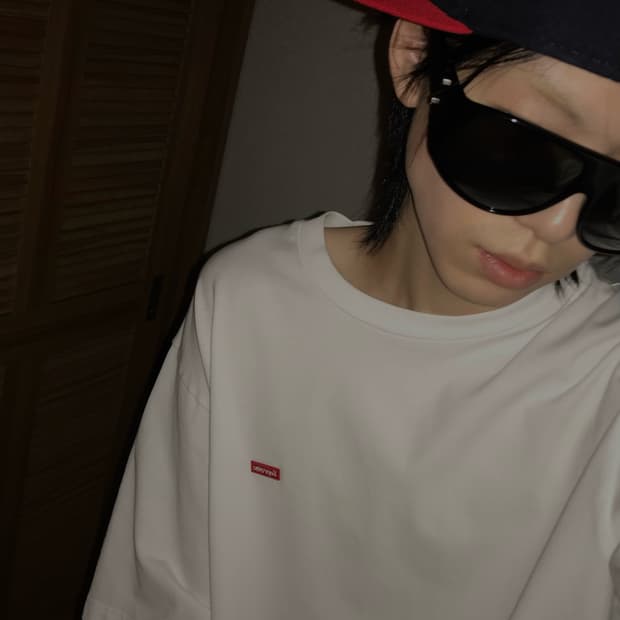 supreme mini logo tee