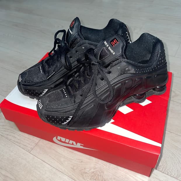 나이키 샥스 R4 블랙 240