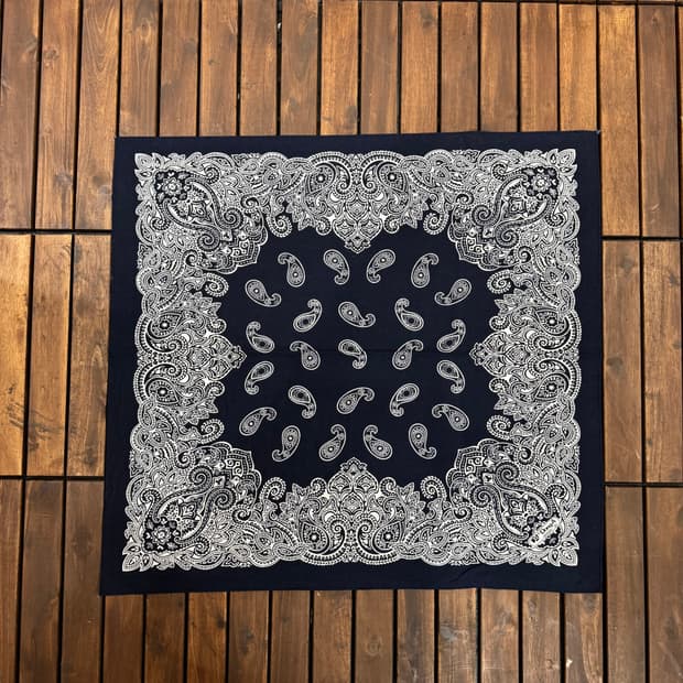 빈티지 페이즐리 반다나  