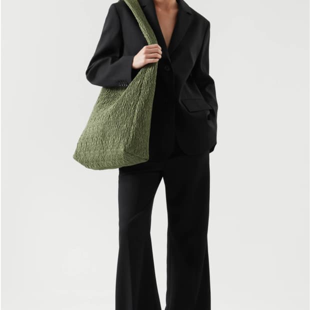 cos 정품 스모크드 오버사이즈 쇼퍼백 숄더백 클러치 가능 주름 퀼팅