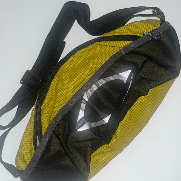 미스치프 MOUNTAIN BAGUETTE BAG