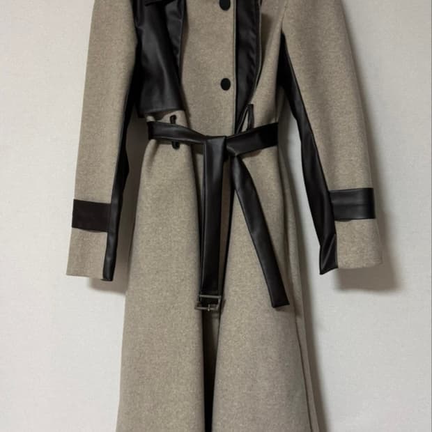 가죽 배색 롱코트