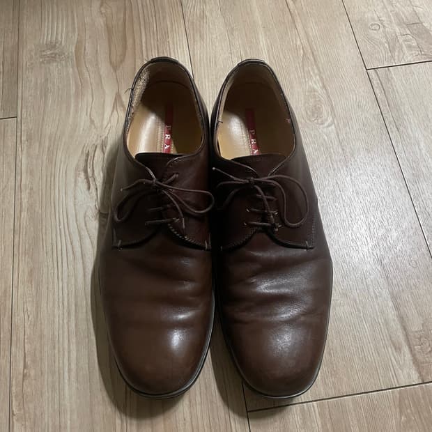 프라다 더비 8.5 네고 제안 편하게