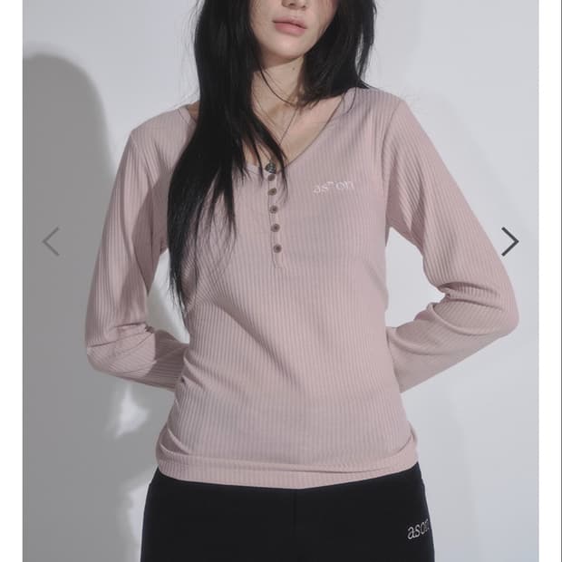 애즈온 브이넥 버튼 골지 티 핑크