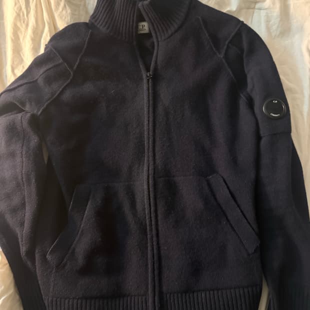 Cp컴퍼니 니트집업 m사이즈 상태좋음