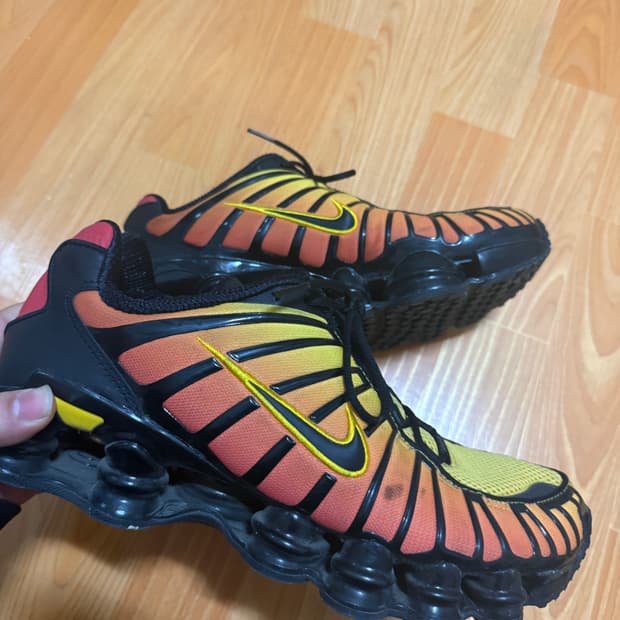 나이키 샥스 TL 선라이즈 로우탐 스니커즈