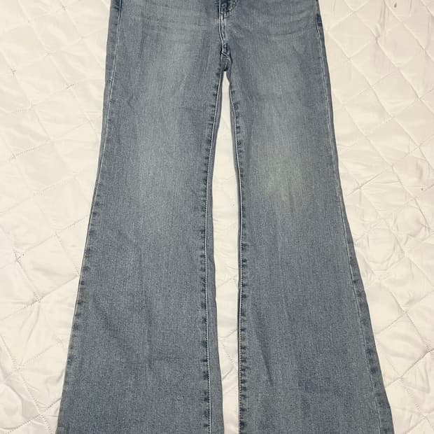 게스 여성 부츠컷 연청바지