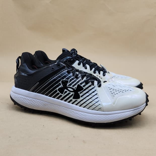 언더아머 인조잔디화 270