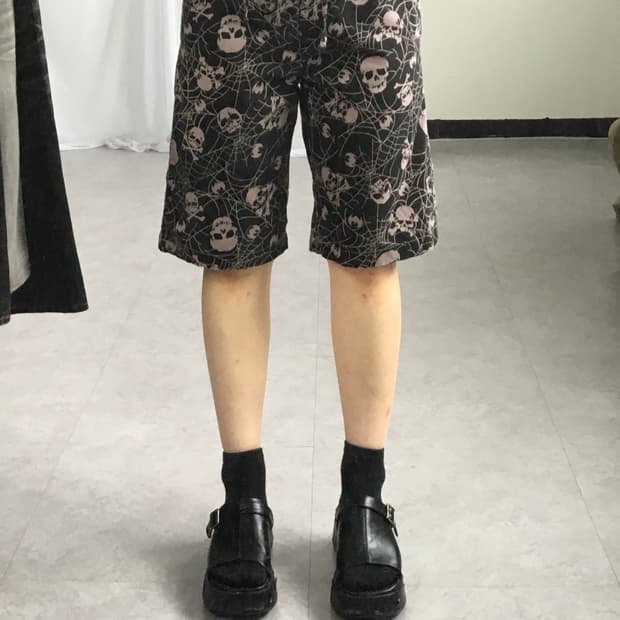 Skull pattern half pants