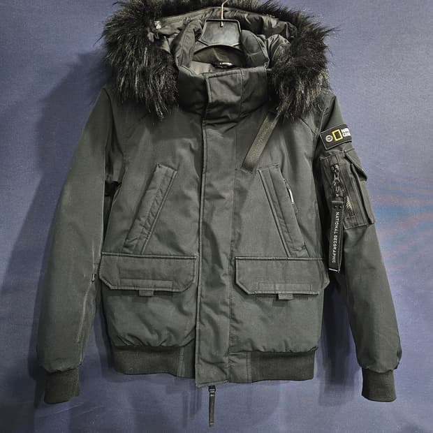 내셔널지오그래픽 블랙컬러 남성 95 다운 숏패딩 