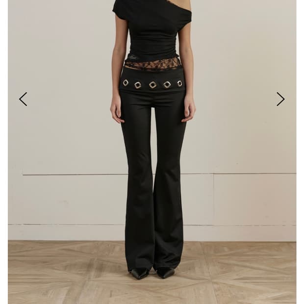 EYEER 레이스 원숄더 탑 블랙컬러