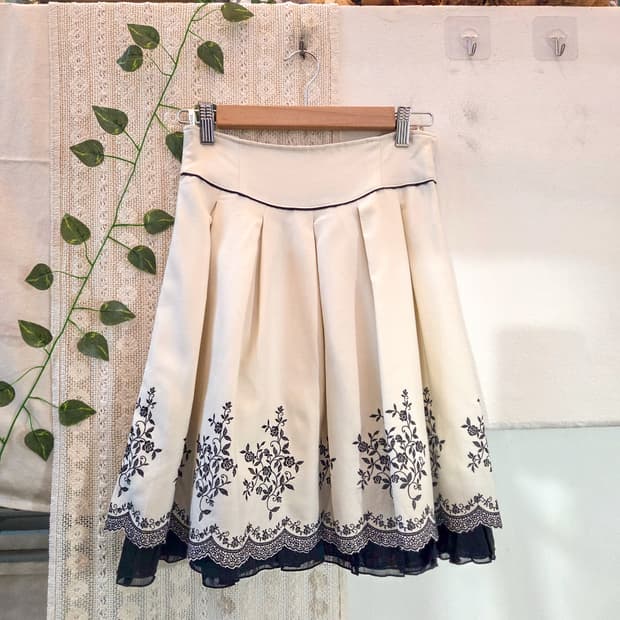 L'est rose 미디 스커트