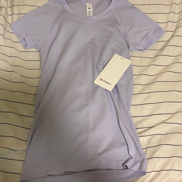 룰루레몬 Lululemon 연보라 반팔