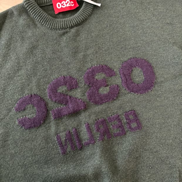 032c 카키색 셀피 니트 