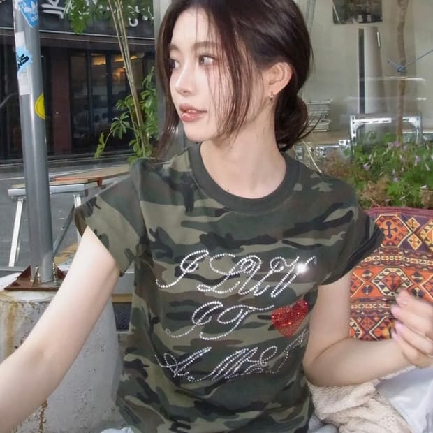 아메스 카모 반팔 AMES HOTFIX CROP TEE CAMO