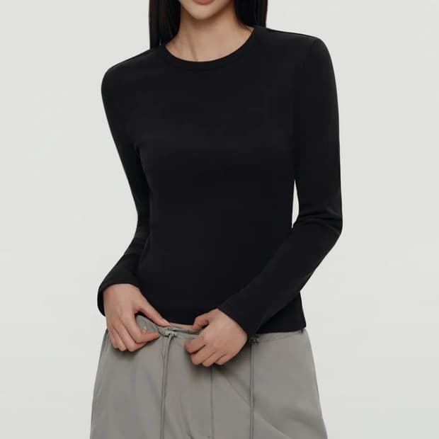 무신사 우먼즈 슬림 크루넥 긴소매 티셔츠