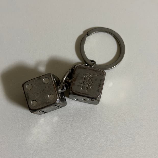 스투시 주사위 키링