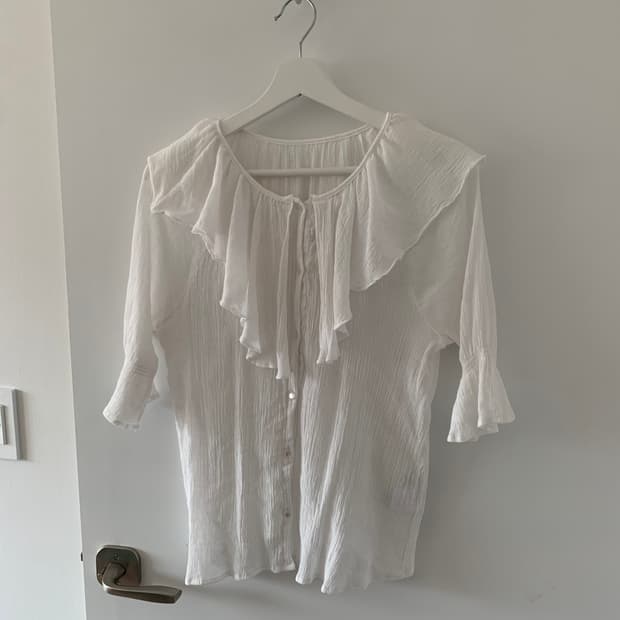 러플 플리츠 블라우스