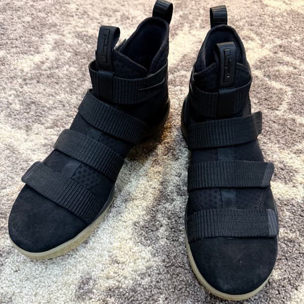 나이키 르브론 솔져 11 블랙검 