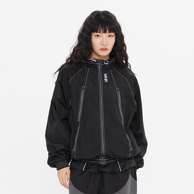 로맨틱크라운(RWTCRW) 유틸리티 후드 윈드브레이커 점퍼