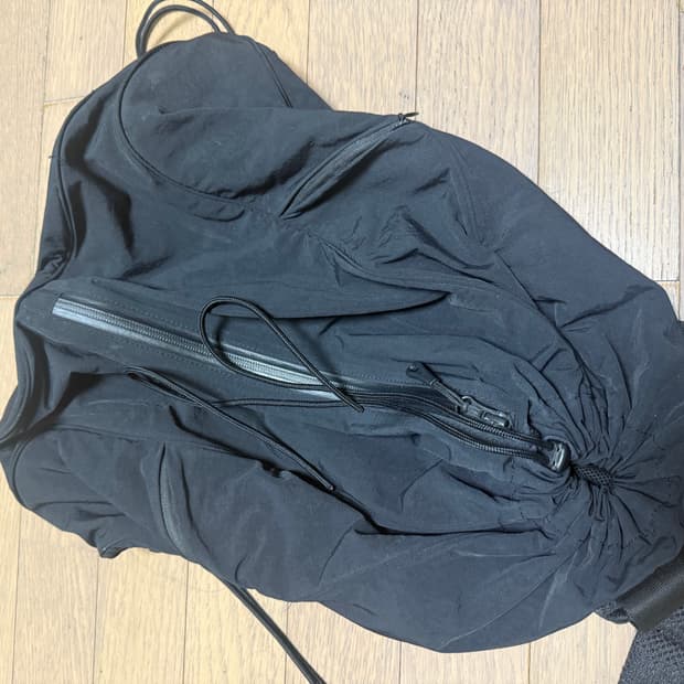 해칭룸 스트링백팩 블랙