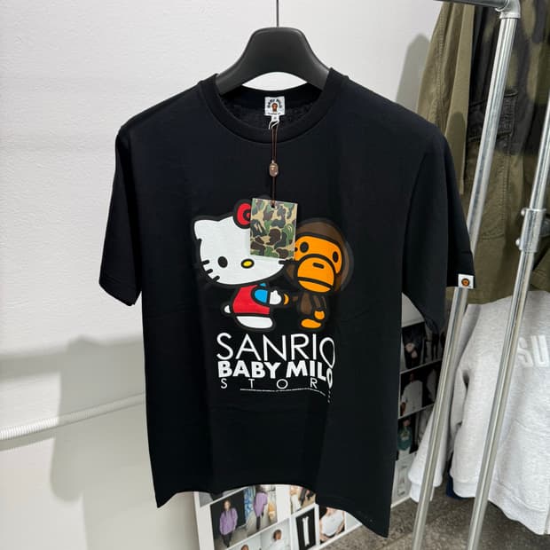 [M] bape x sanrio kitty tee