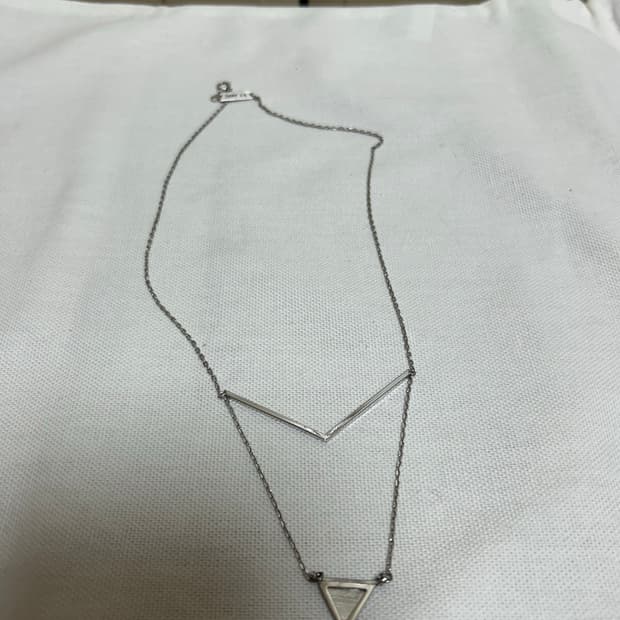 에스실 V쉐입 삼각 목걸이