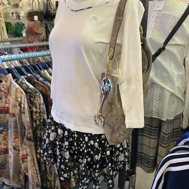 BURBERRY 버버리 화이트 브이넥 롱슬리브리스