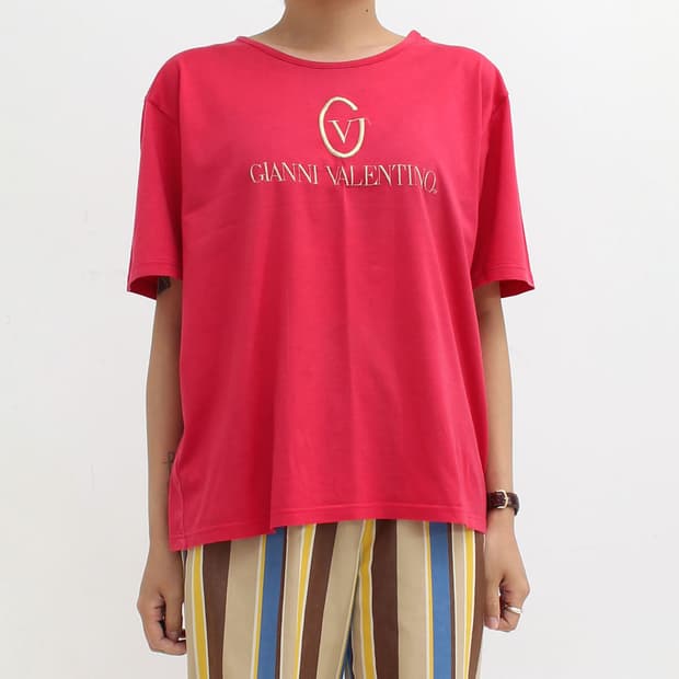 지아니 발렌티노 Valentino 레드 골드 로고 자수 반팔티셔츠