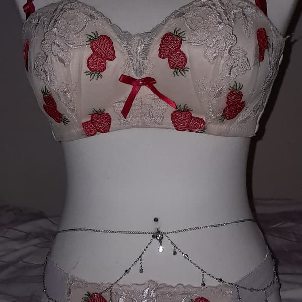 딸기 체인 목걸이