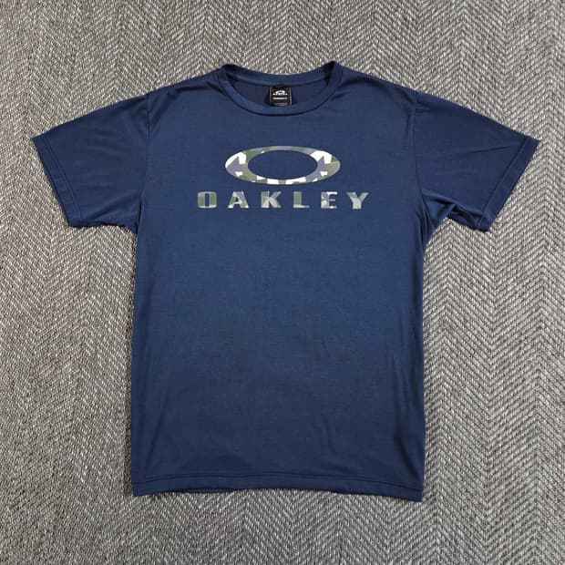 오클리 카모 로고 퍼포먼스 반팔티
