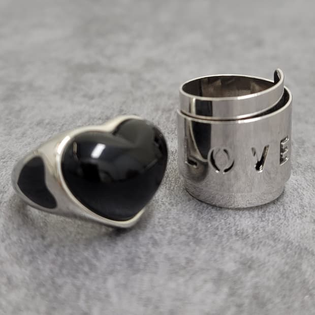 black heart ring set