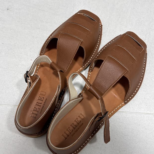 Hereu 샌들 브라운 43사이즈