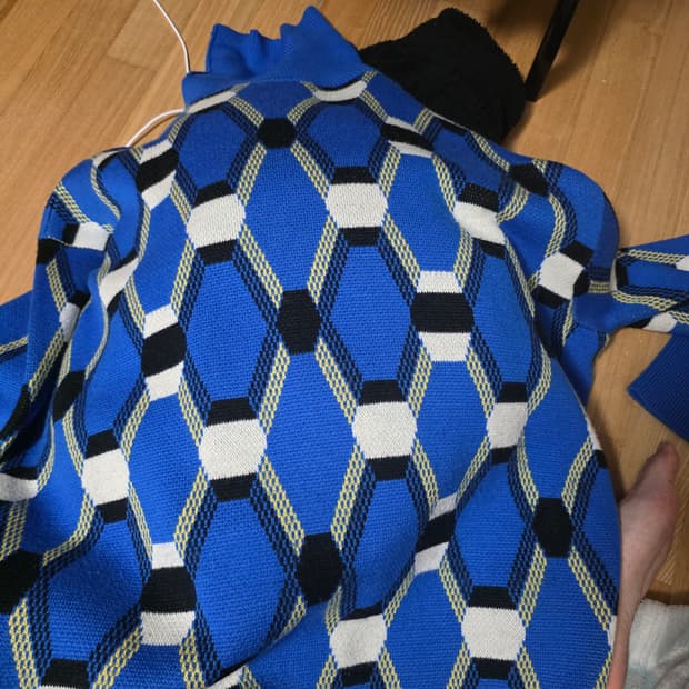 랜덤 아어덴티티 니트