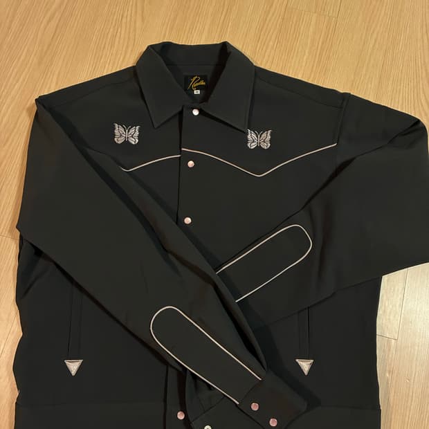 니들스 파이핑 자켓 차콜