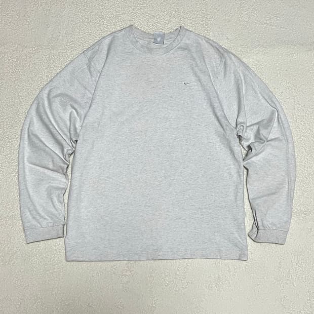 나이키 스우시로고 맨투맨 