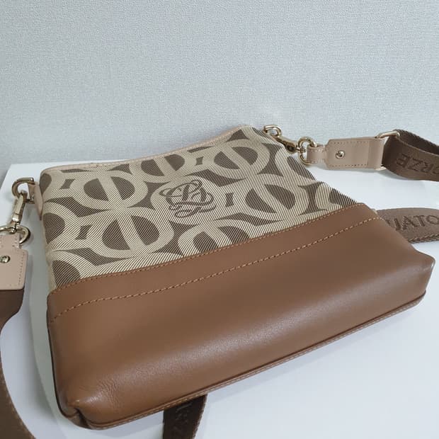 루이까또즈 카멜 크로스백