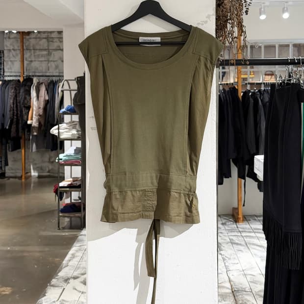 이브 생로랑 카키 스트랩 슬리브리스