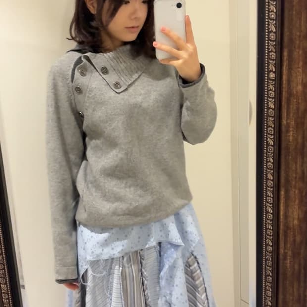 사이드 단추 니트