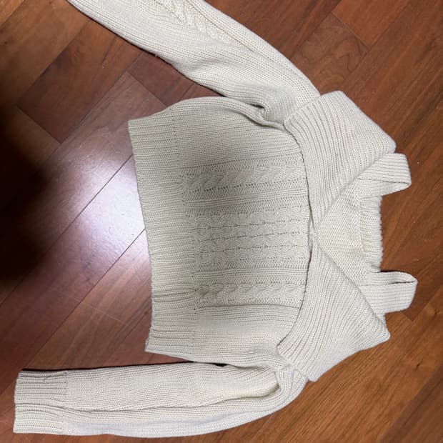 김아홉 오프숄더 니트