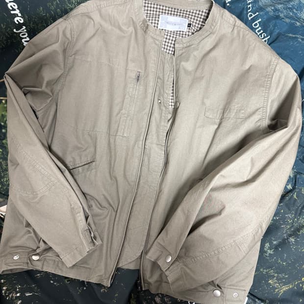 해칭룸 플라이트 자켓 카키