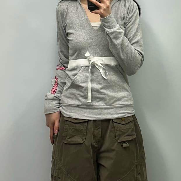 오클리 레터링 그레이 브이넥 후드티