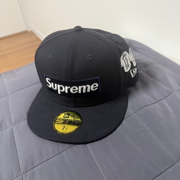 슈프림 x 뉴에라 저지 박스로고 네이비 - 24FW