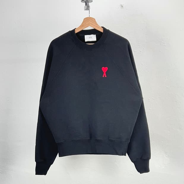 아미 21ss 블랙 스몰 하트로고 크루넥 스웨트 셔츠