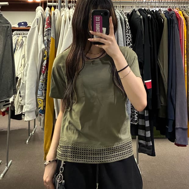 M)Bri Colage 빈티지 여성 펀칭 디테일 반팔 티셔츠