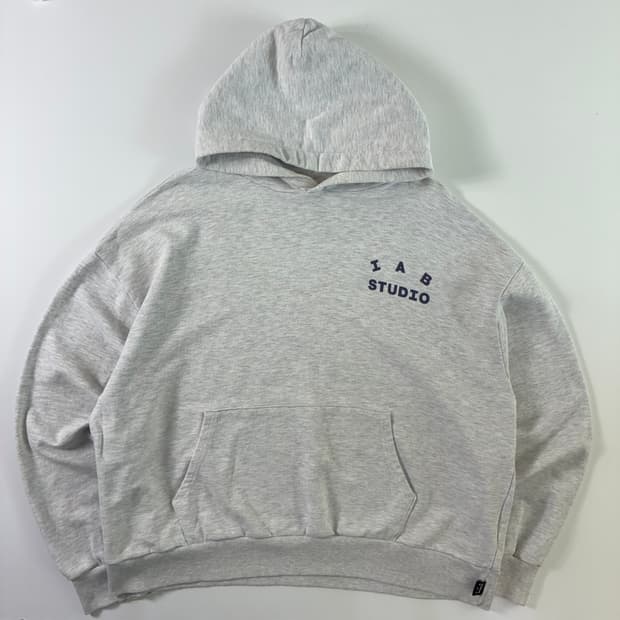 IAB STUDIO 아이앱 스튜디오 멜런지 그레이 후드티