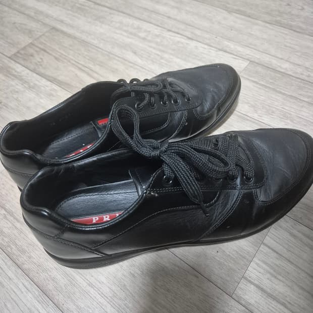 프라다 스포츠 레더 스니커즈 275