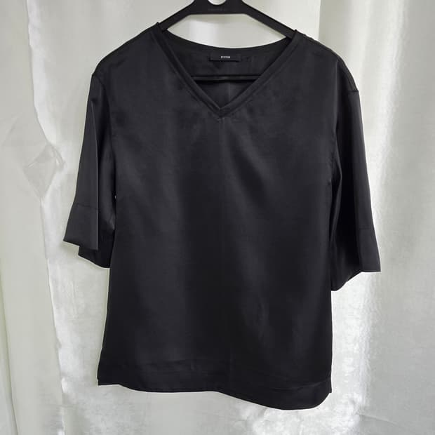 SYSTEM 블랙 브이넥 반팔 블라우스 (1879)