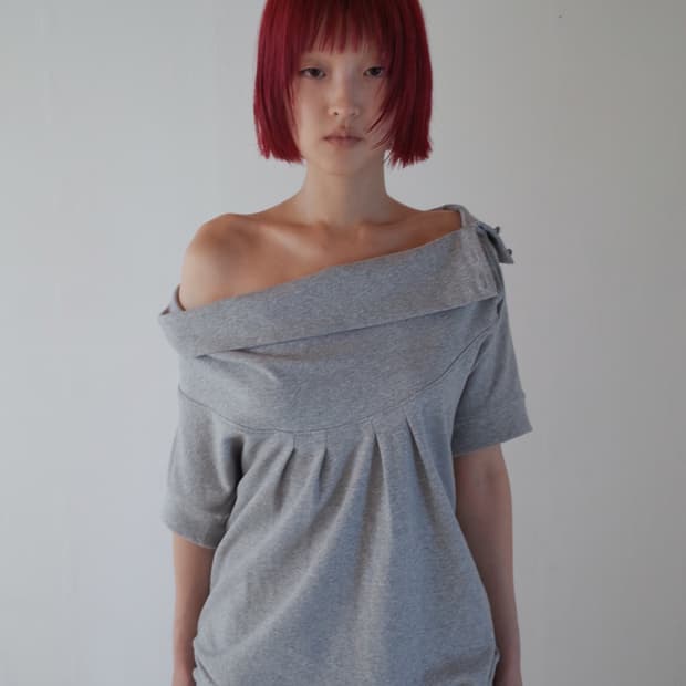 하우스므세 SLIT LINE OFF-SHOULDER BLOUSE gray